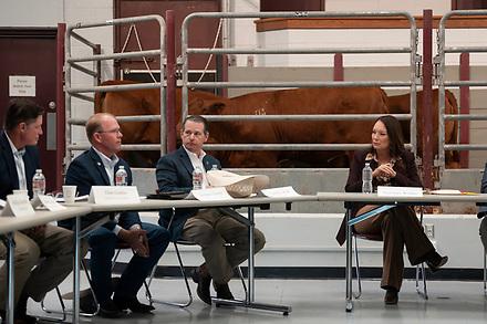 Secretary Rollins visited Texas A&M Beef Center, delivered update on New World Screwworm